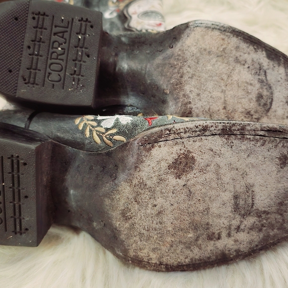 Corral Embroidered Skull Western Boots - Picture 6 of 10